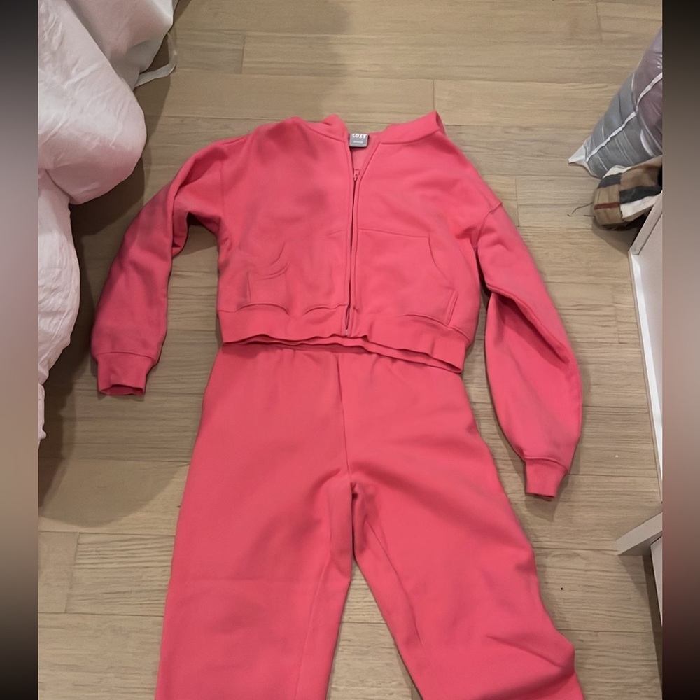 Arizia TNA comfy mega sweatpants and boxy zip up